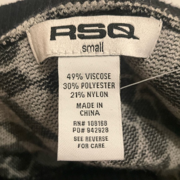 Black and white print sweater vest - Picture 2 of 3